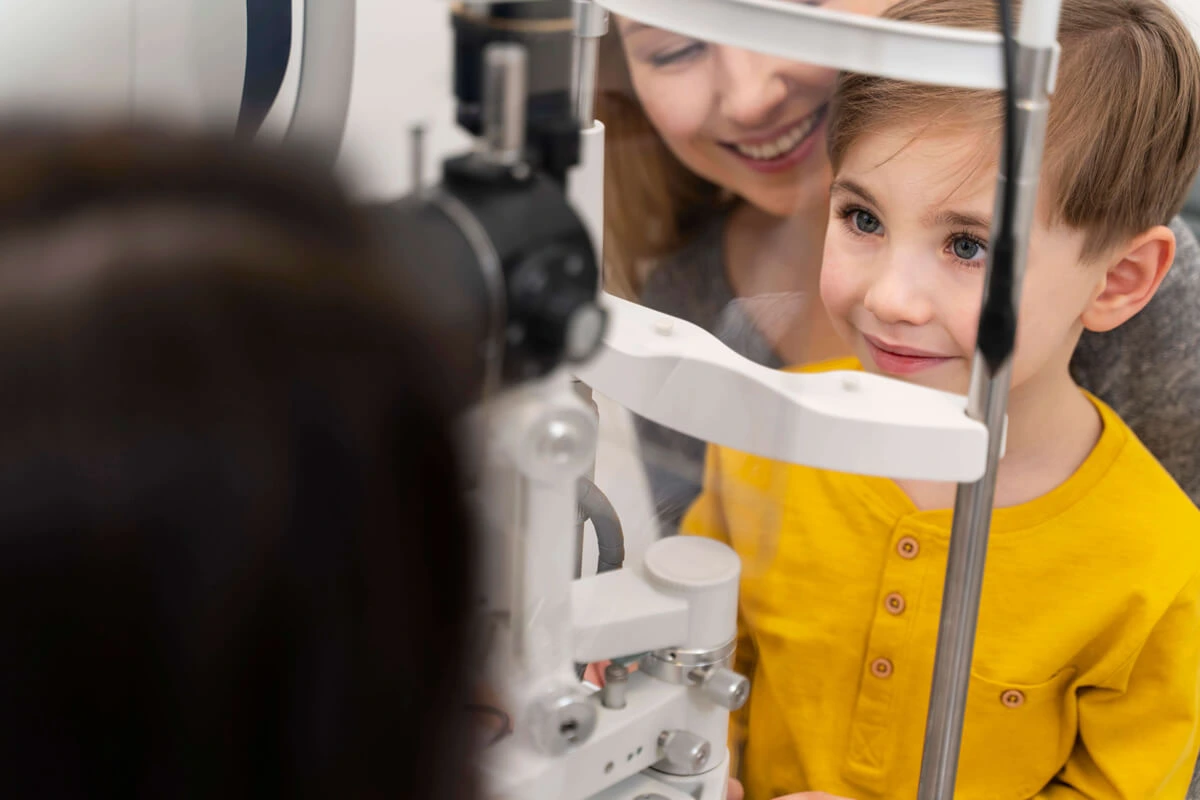 Oftalmologia Pediátrica em Cuiabá – Cuidados Especiais para a Saúde Visual dos Pequenos com a Dra. Juliana Fumes